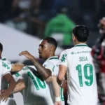 O-jogador-Mauricio_-da-SE-Palmeiras_-comemora-seu-gol-contra-a-equipe-do-EC-Vitoria_-durante-partida-1-696x385