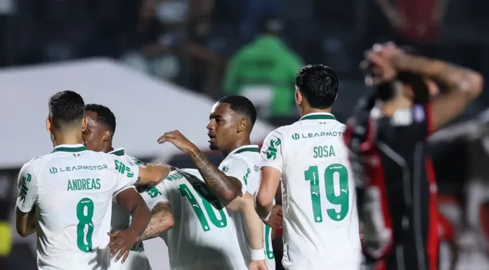 O-jogador-Mauricio_-da-SE-Palmeiras_-comemora-seu-gol-contra-a-equipe-do-EC-Vitoria_-durante-partida-1-696x385